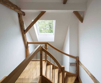 Treppenhausausbau in denkmalgeschützter Wassermühle Treppenhausausbau in denkmalgeschütztem Gebaude